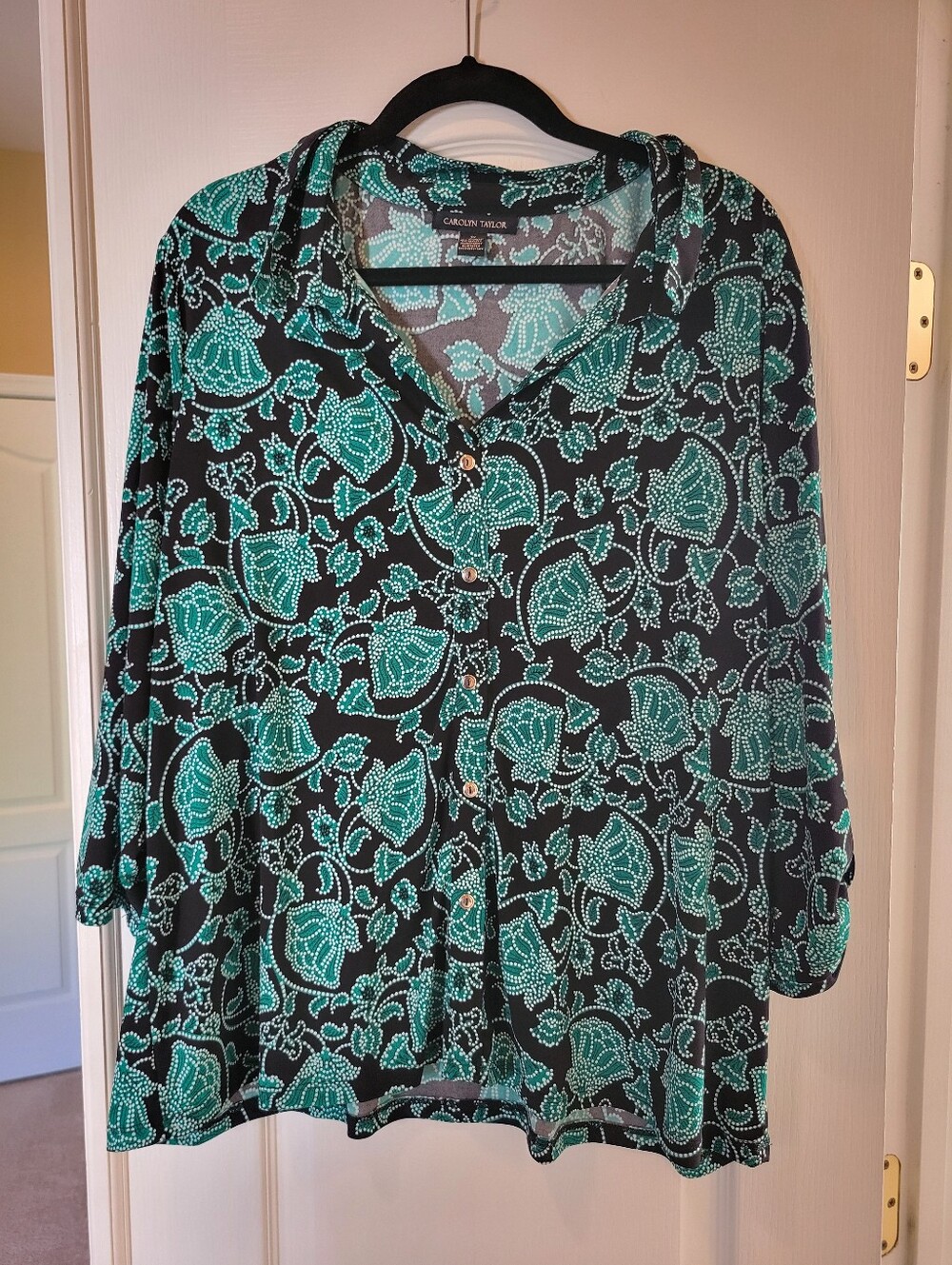 Carolyn Taylor Woman Blouse 3X Green Black Floral Medallion Button Front Shirt - Picture 2 of 3